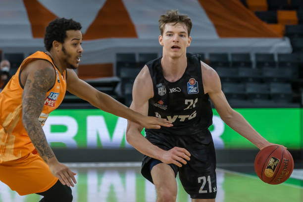 续约前景更 续约前景更